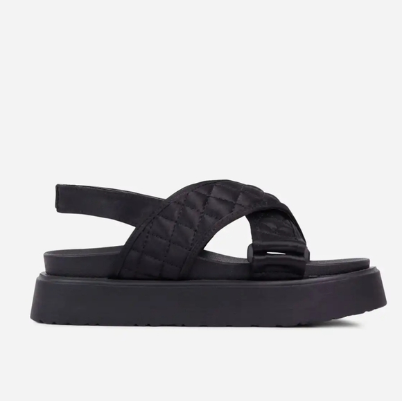 ππππππΎπππΏπ€Quilted Cross Over Strap Flat Black - Picture 2 of 11
